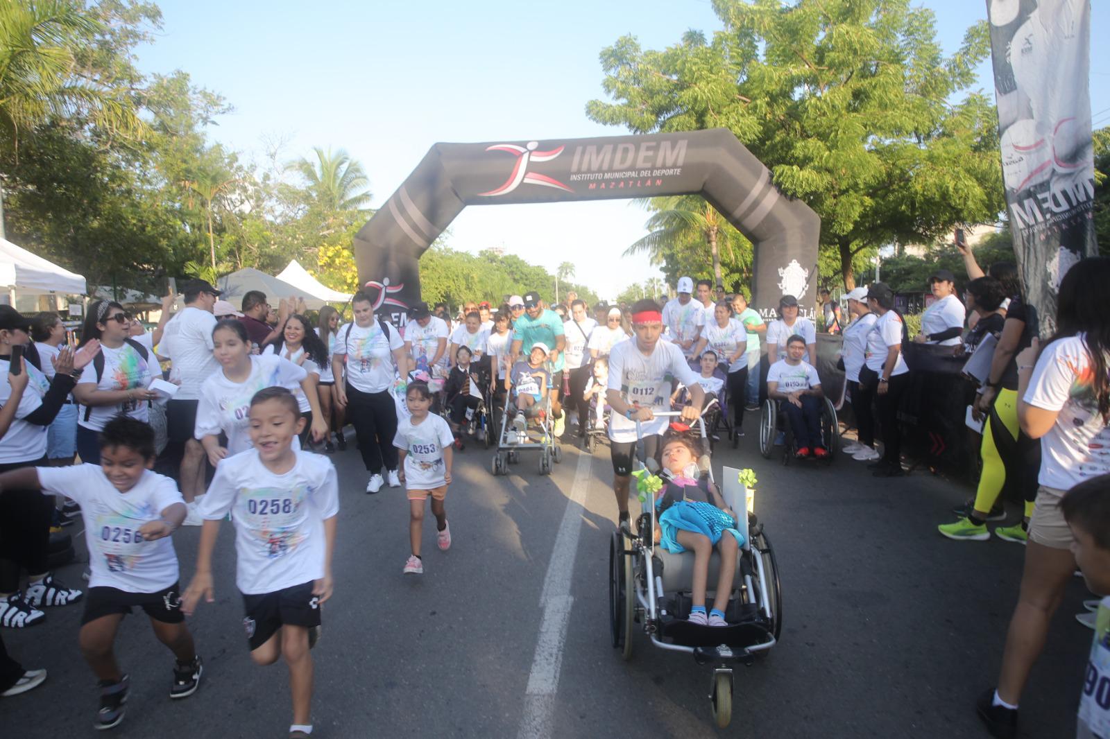 $!Se unen más de 600 a la Caminata por el Día Mundial de la Parálisis Cerebral, en Mazatlán