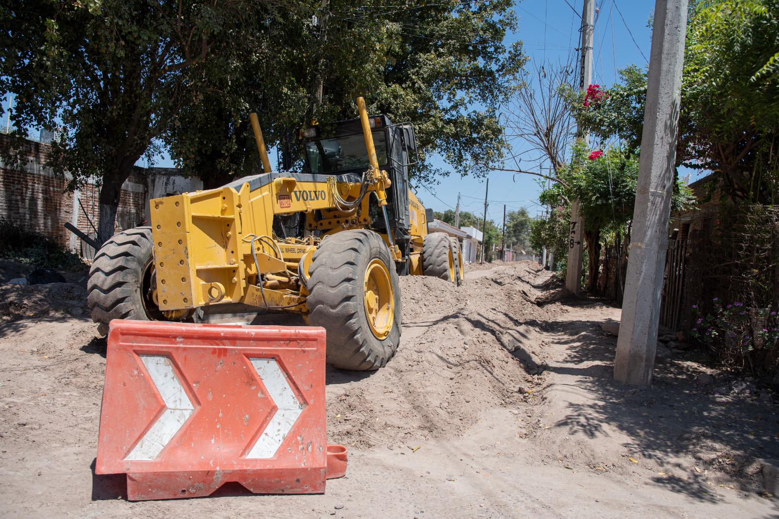 $!Empiezan obras de pavimentación en el sector Aeropuerto en Culiacán