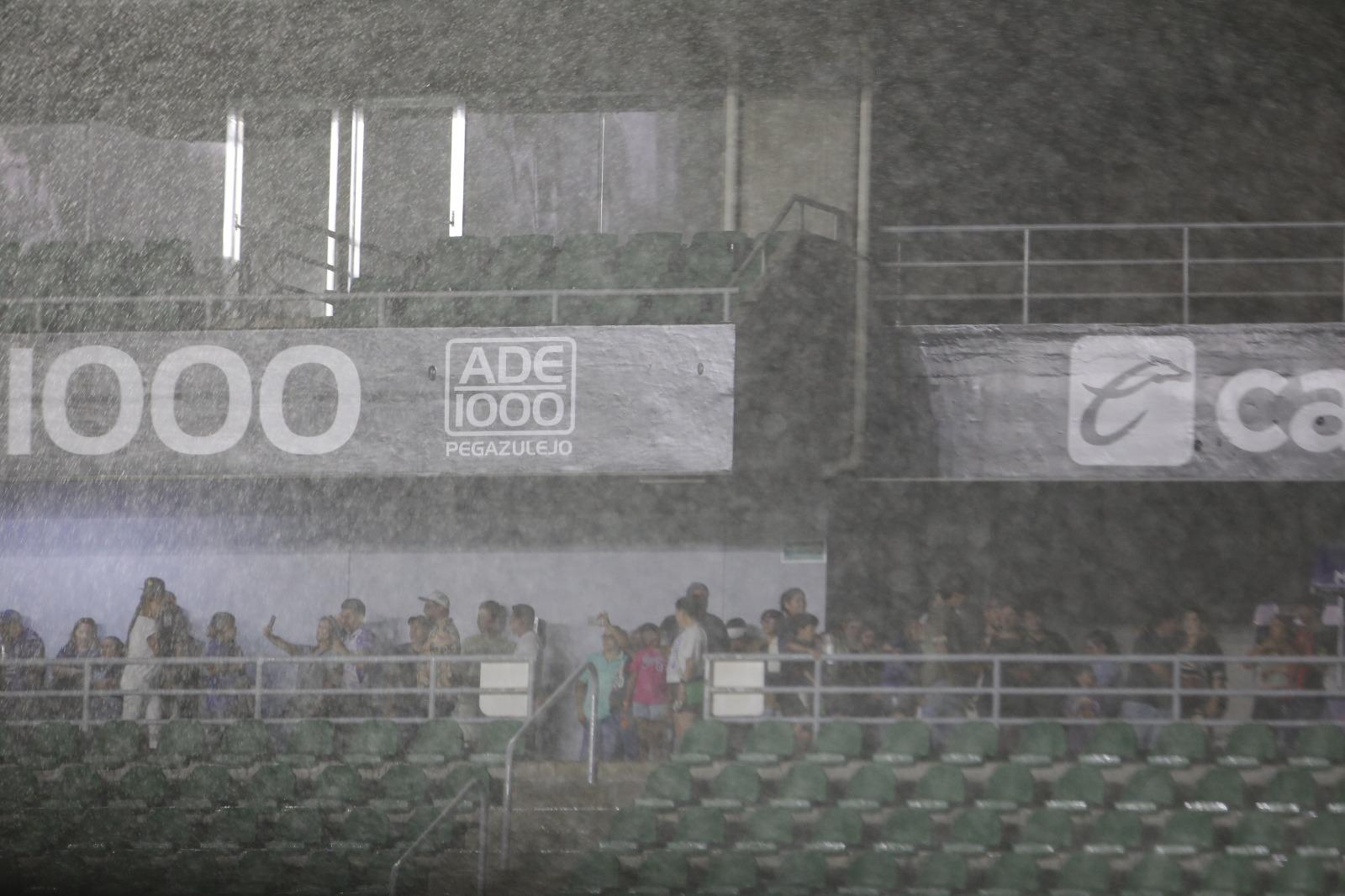 $!Cañoneras no levantan y registran nueva goleada bajo una intensa lluvia en El Encanto