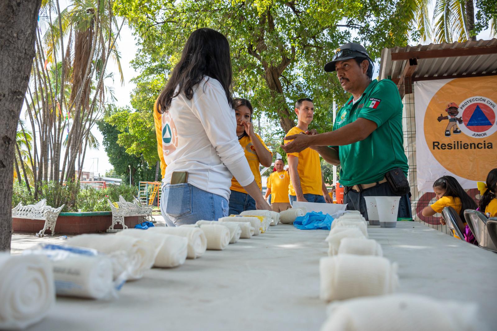 $!Niños de Culiacán aprenden técnicas de primeros auxilios con Protección Civil