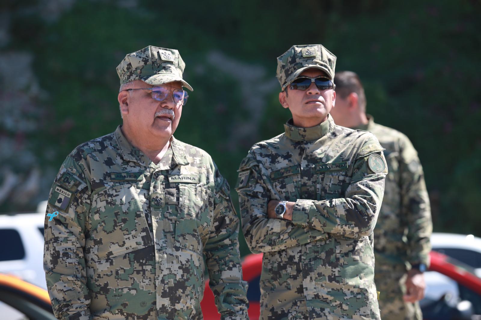 $!Personal de la Marina hace simulacro de rescate frente a playas de Mazatlán