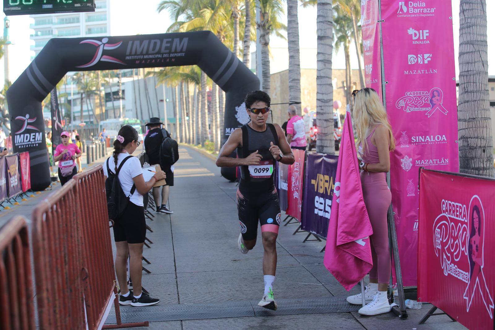 $!Multitudinaria asistencia forma parte de la Carrera Rosa, en Mazatlán