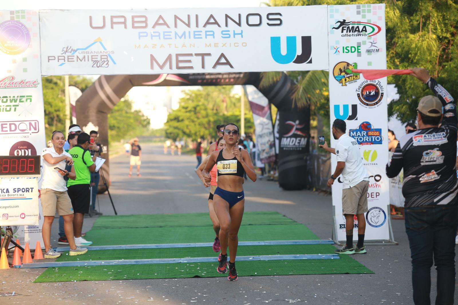 $!Impone Elvia Beatriz Carranco nueva marca en la Carrera 5 KM Urbanianos Premier