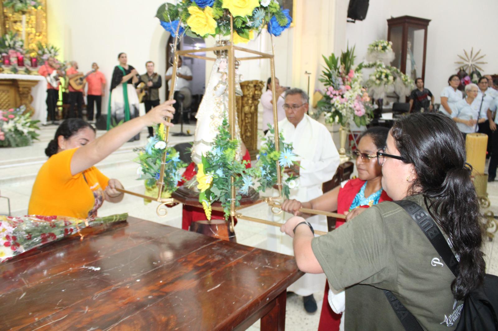 $!Con fe, peregrinan vecinos de Agua Verde hasta el santuario de Nuestra Señora del Rosario