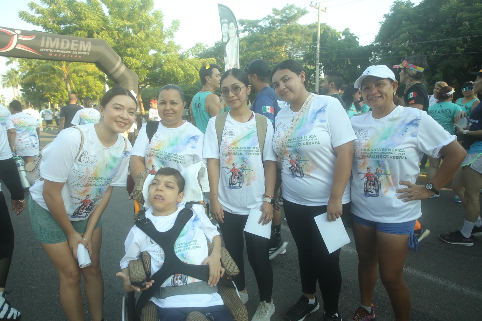 $!Se unen más de 600 a la Caminata por el Día Mundial de la Parálisis Cerebral, en Mazatlán