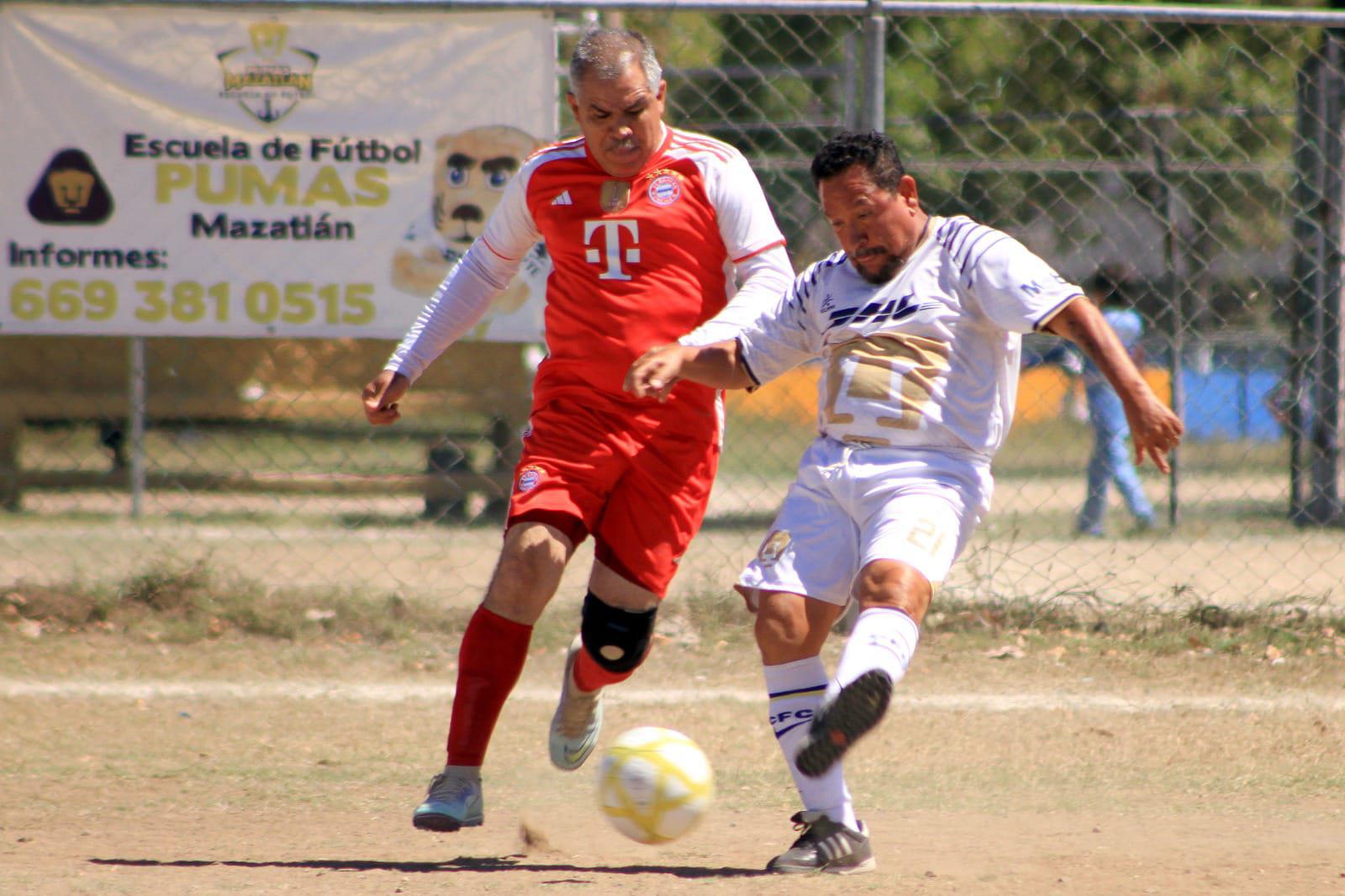 $!Muralla FC no cede terreno en Futbol Veteranos Platino