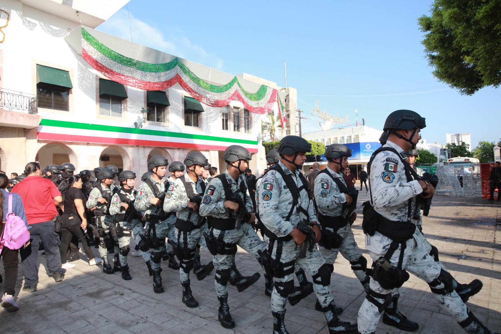 $!Izan la Bandera en Mazatlán para conmemorar el Día Nacional de Protección Civil