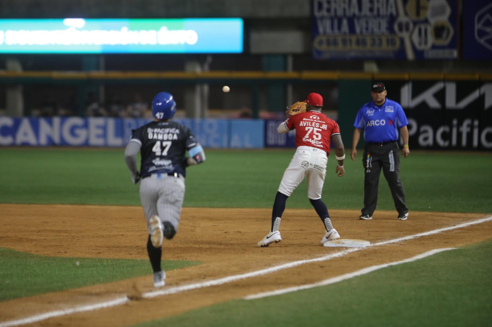 $!Yaquis bota a su mánager en plena serie ante Venados