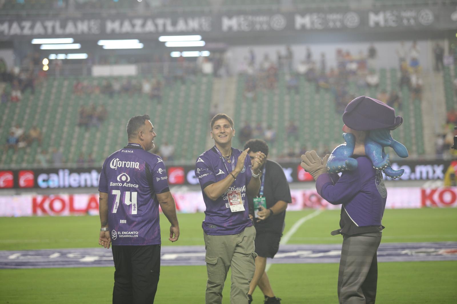 $!Homenajea Mazatlán FC a Marco Verde y Radamés Hernández en el Encanto