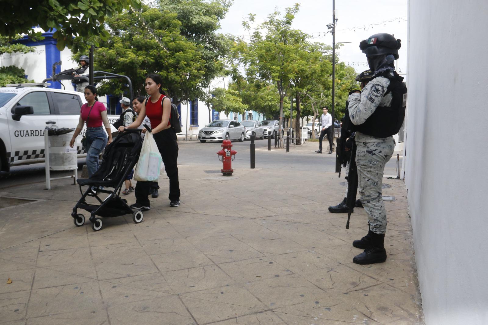 $!Patrulla y vigila la Guardia Nacional en zona Centro y escuelas en Culiacán