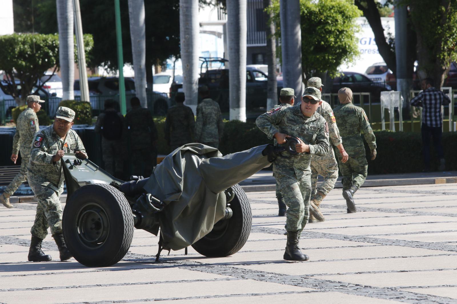 $!El 1 de noviembre inauguran la exposición militar en Palacio de Gobierno, en Culiacán