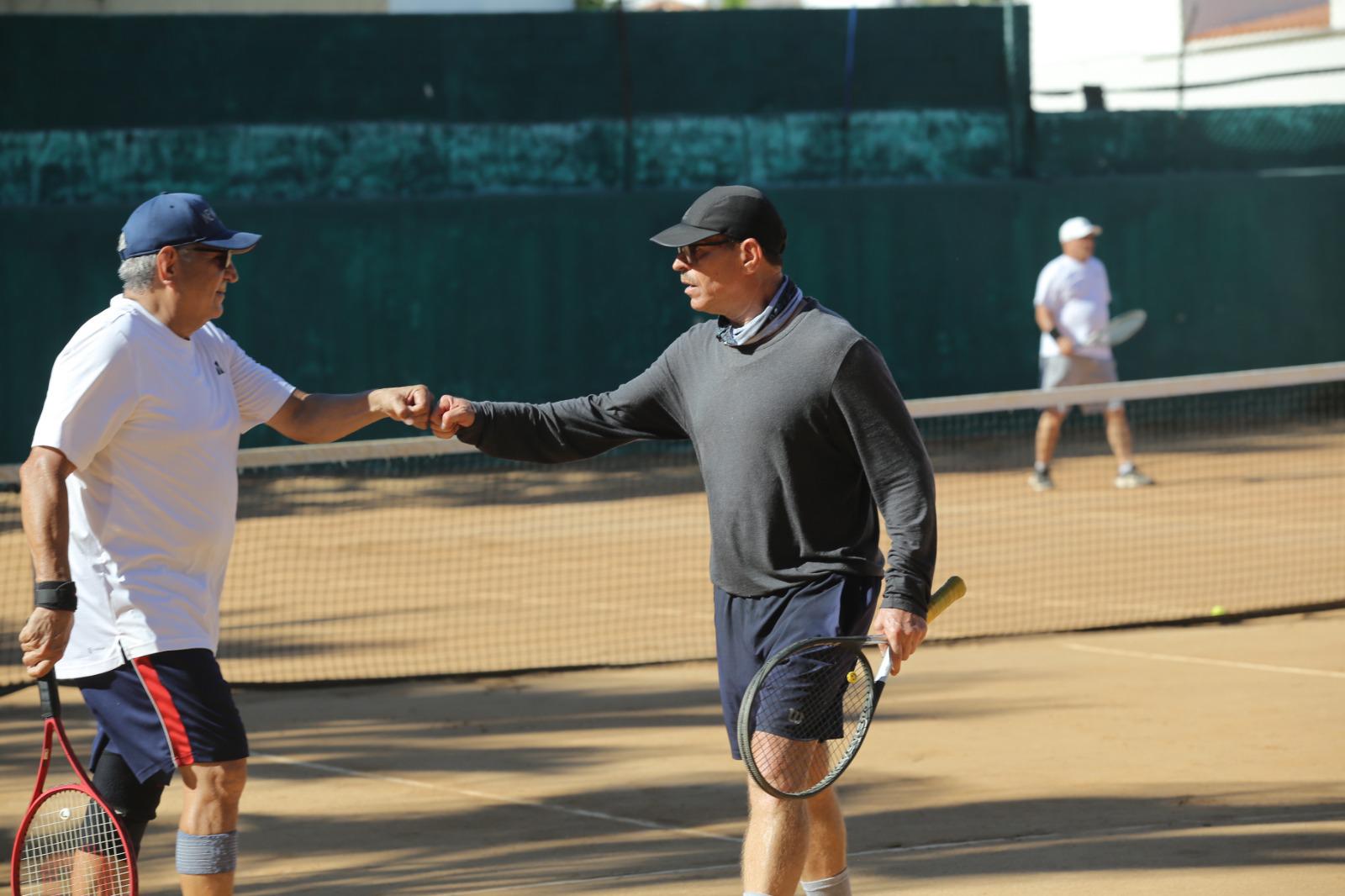 $!Completan cuota de parejas en Torneo de Tenis de 60 Años