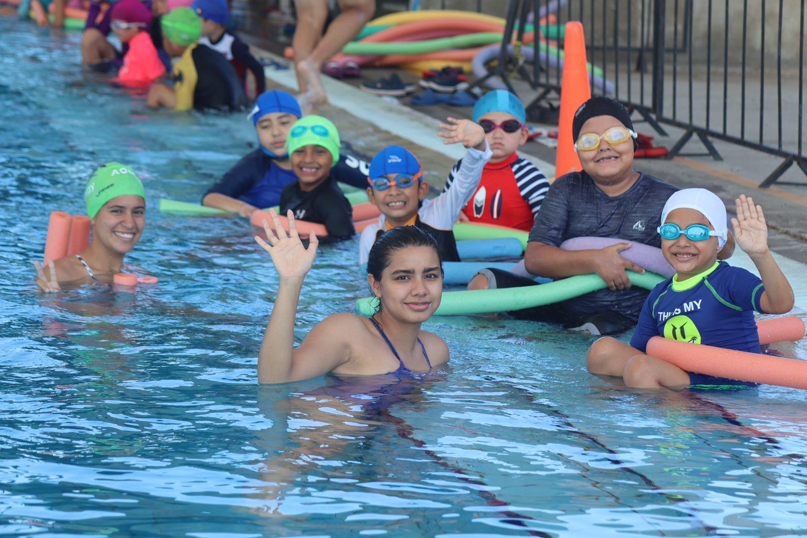 $!Decenas de niños en Mazatlán inician el Curso Intensivo de Natación Infantil