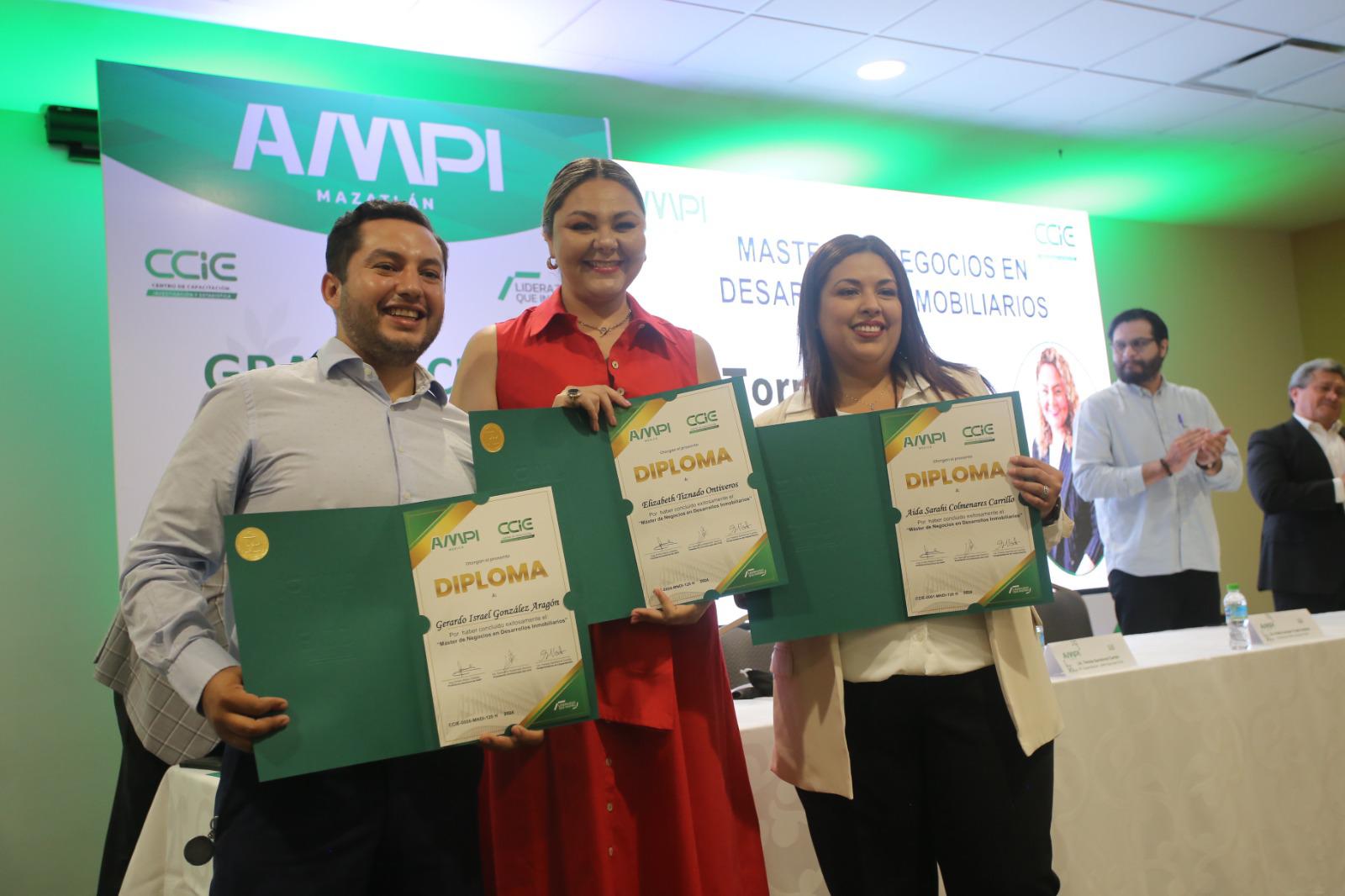 $!AMPI Mazatlán reconoce a nuevos graduados del Máster de Negocios y Desarrollo Inmobiliario