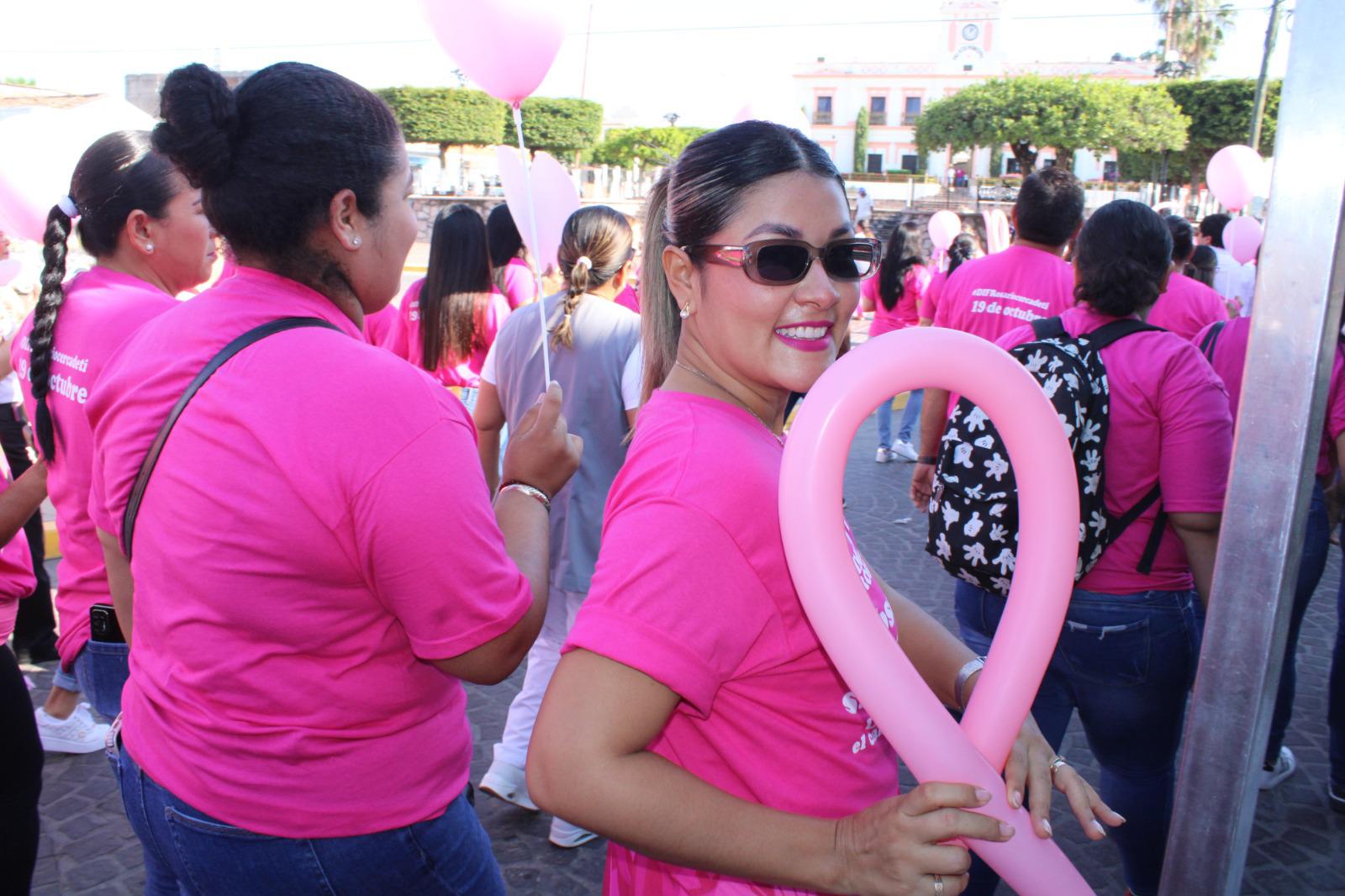 $!En Rosario, marchan de rosa para crear conciencia sobre el cáncer de mama