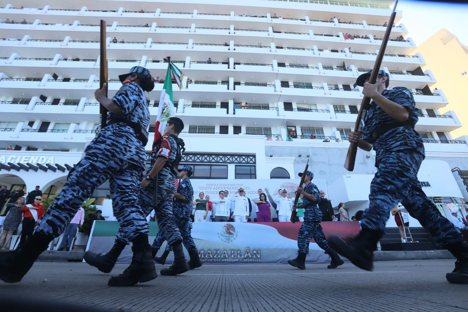 $!Conmemora Mazatlán 214 años de la Independencia de México con desfile cívico-militar