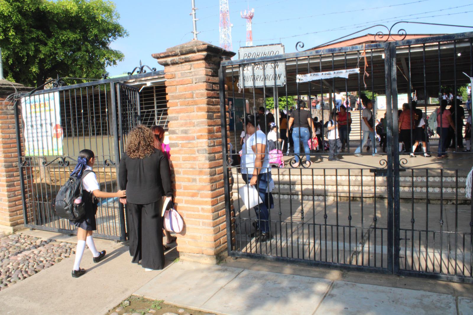 $!Autoridades de Rosario celebran el inicio del ciclo escolar con entrega de aula y libros de texto