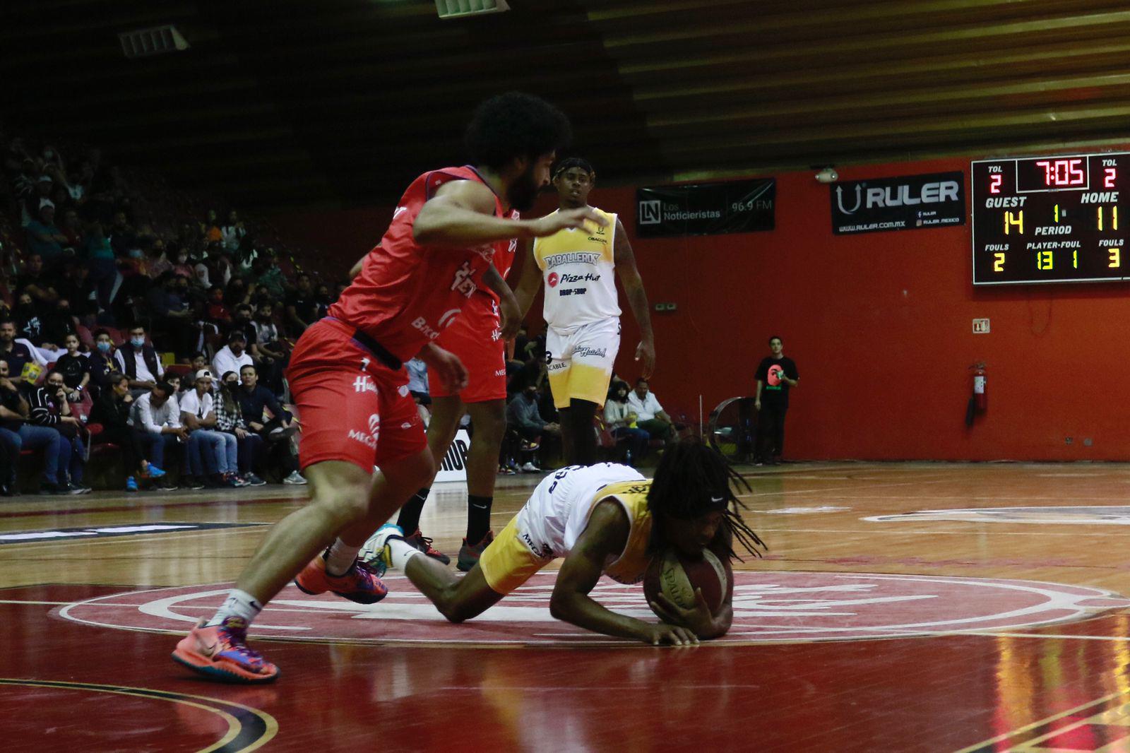 $!Caballeros de Culiacán pierde ante Venados Basketball en cerrado juego inaugural