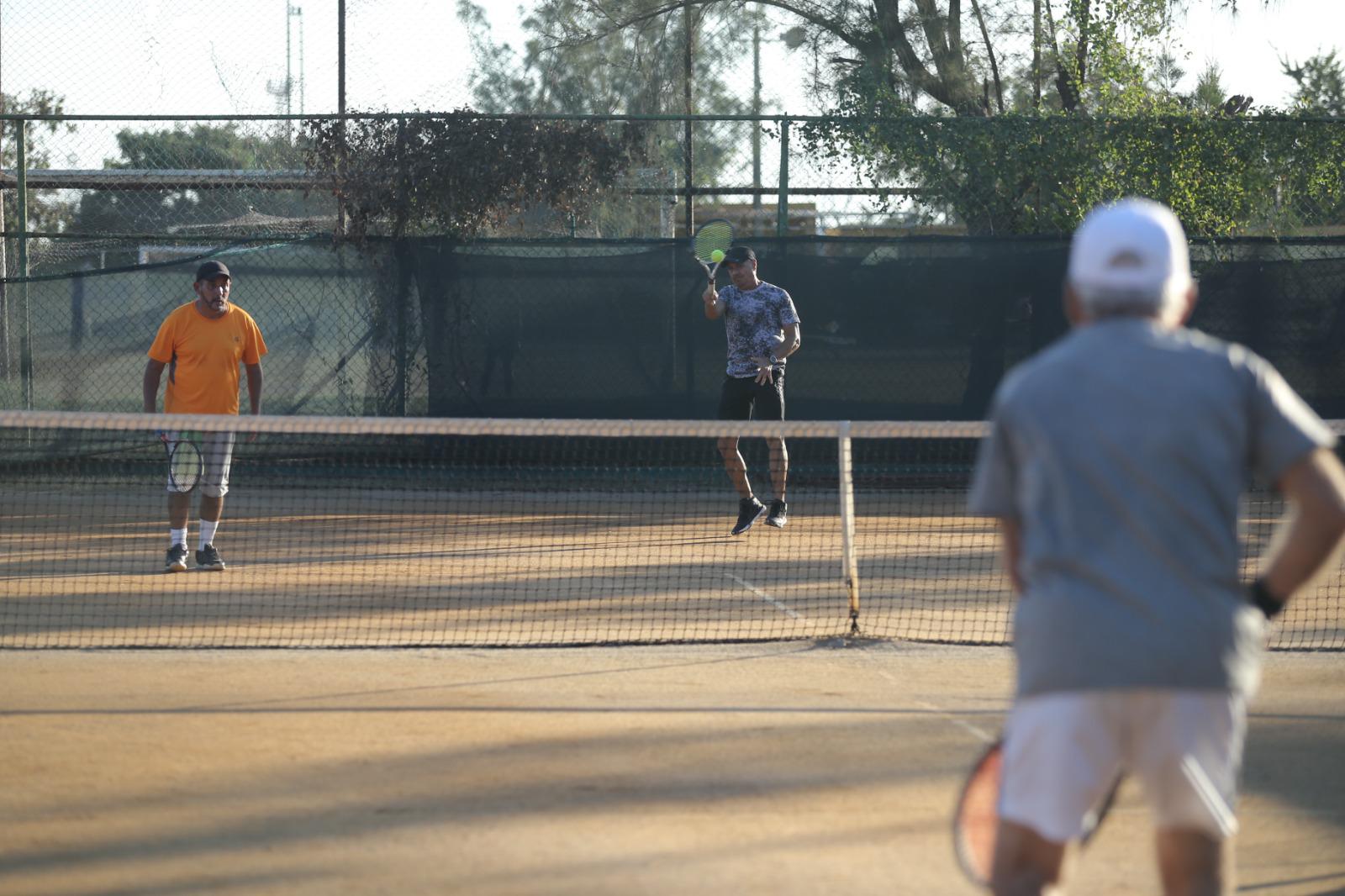 $!Conquistan parejas los pavos en Torneo de Tenis del Muralla