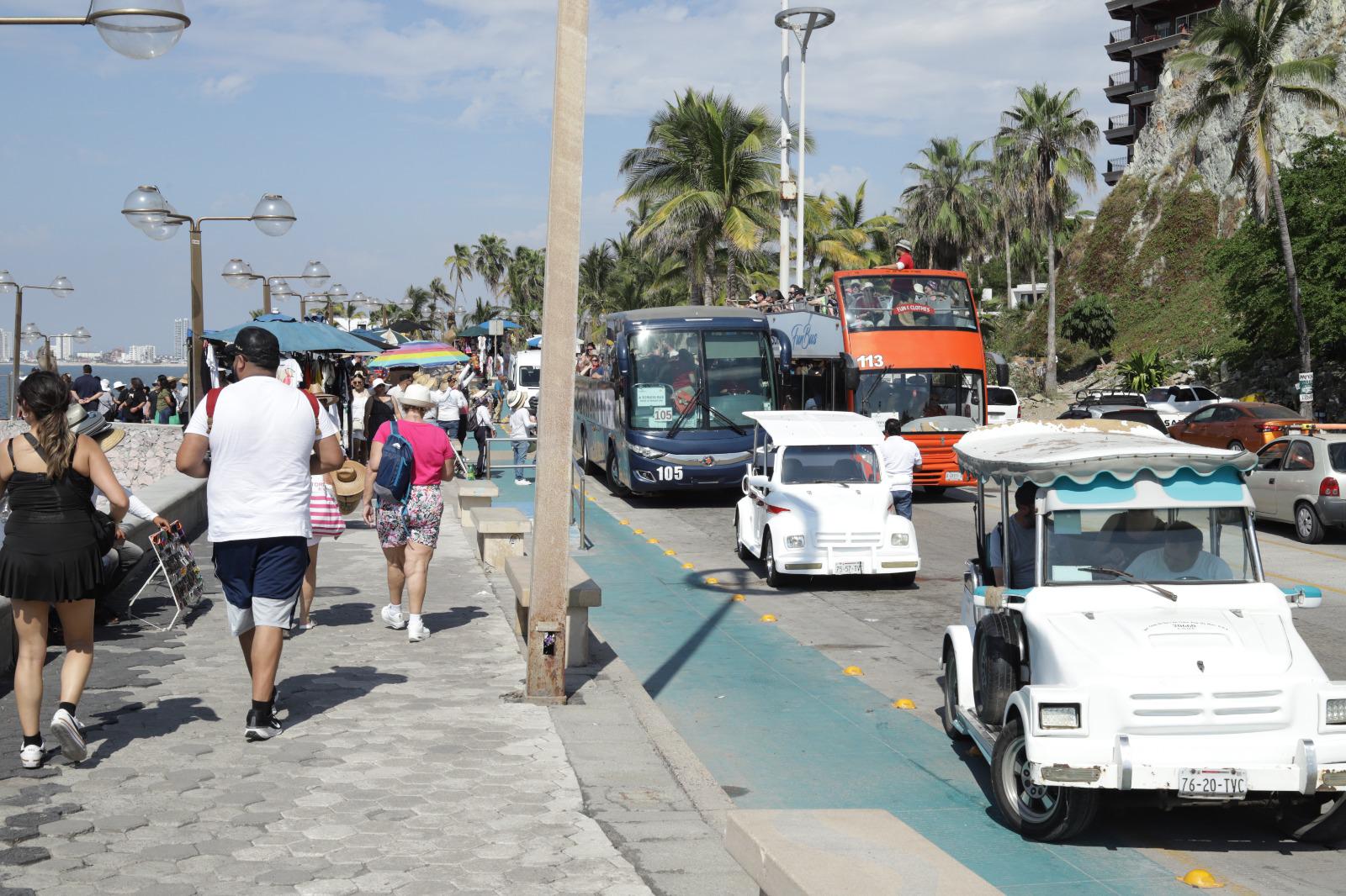 $!Alcaldesa Estrella Palacios da la bienvenida a los cruceristas