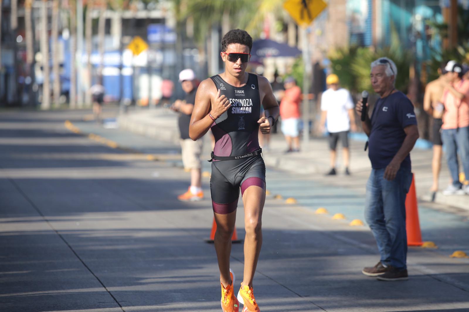 $!César Ortega y Daniela Córdova conquistan el Primer Triatlón Trimaz 2024