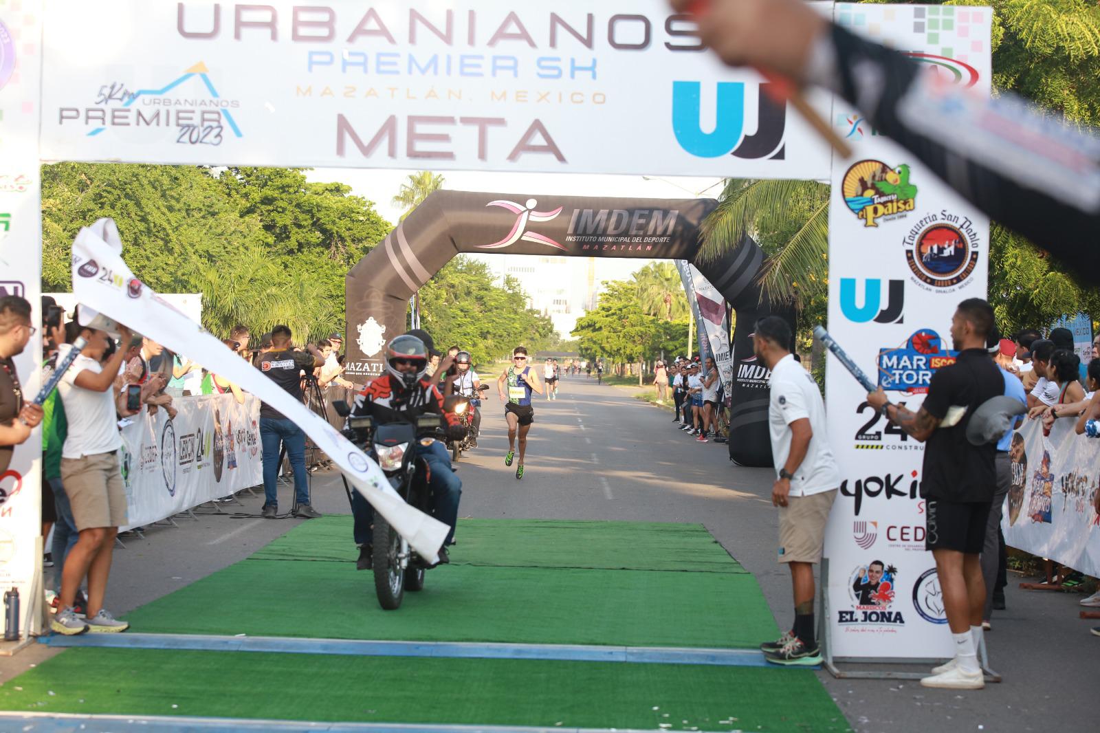 $!Impone Elvia Beatriz Carranco nueva marca en la Carrera 5 KM Urbanianos Premier