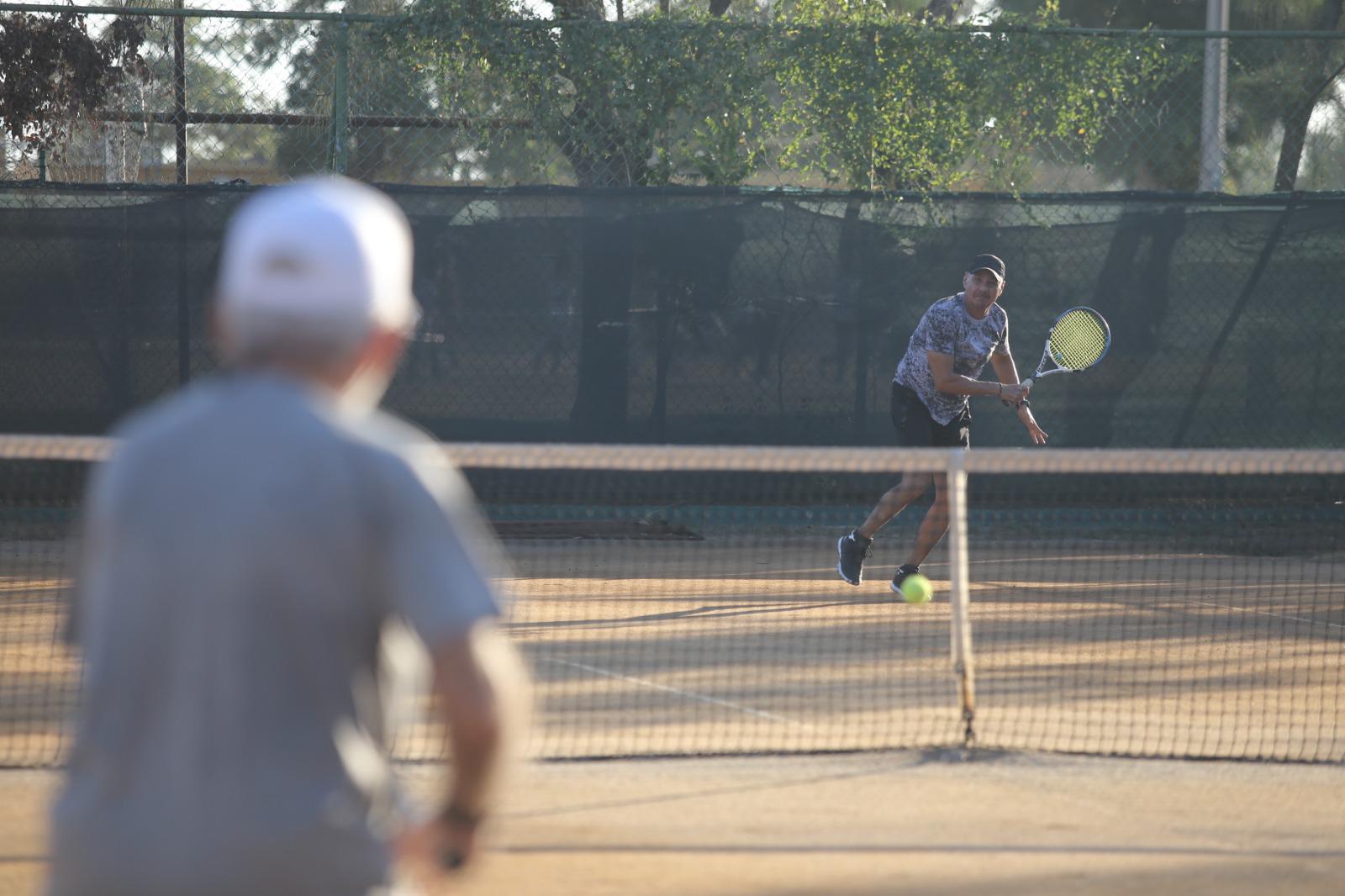 $!Conquistan parejas los pavos en Torneo de Tenis del Muralla