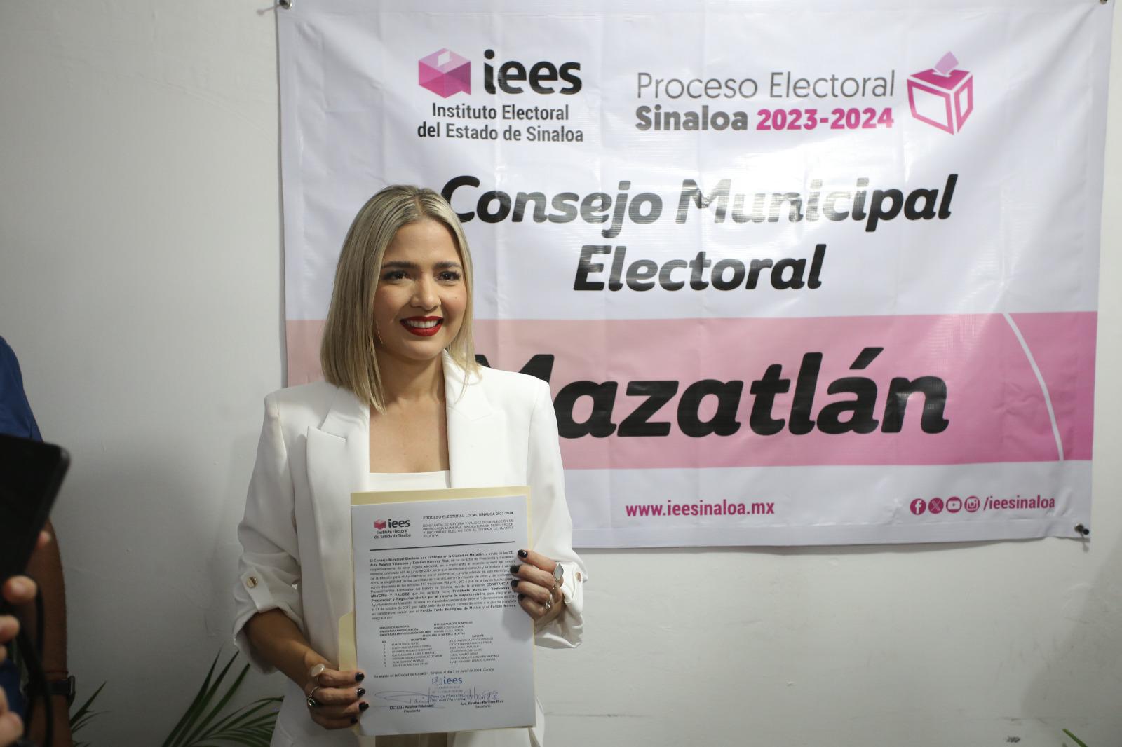 $!Estrella Palacios recibe constancia como Presidenta Municipal electa de Mazatlán