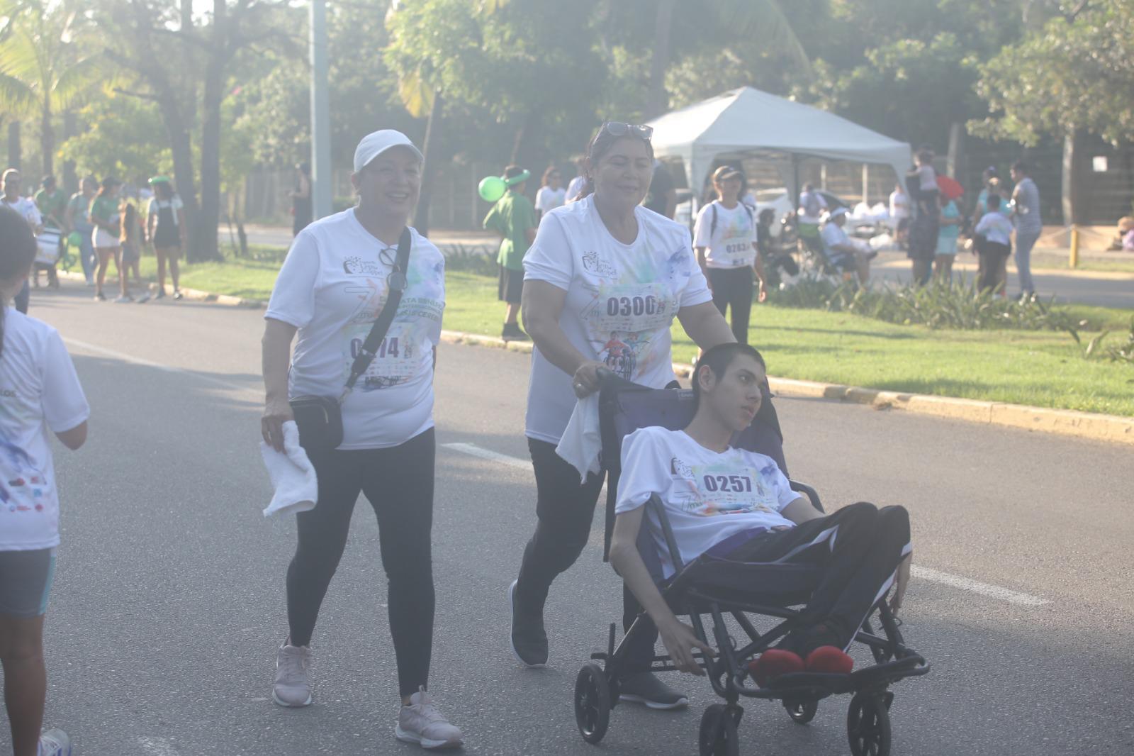 $!Se unen más de 600 a la Caminata por el Día Mundial de la Parálisis Cerebral, en Mazatlán