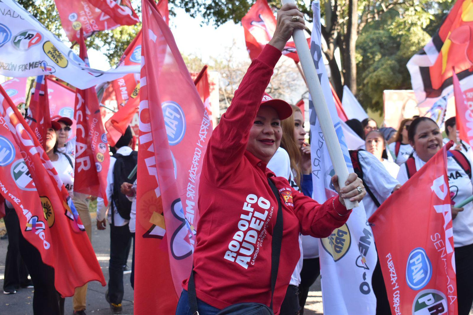 $!Así se vivió el debate de los candidatos al Senado desde afuera de las instalaciones del INE