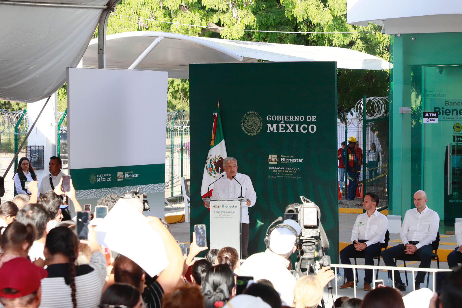 $!Recibe AMLO las construcciones del Banco del Bienestar desde Culiacán