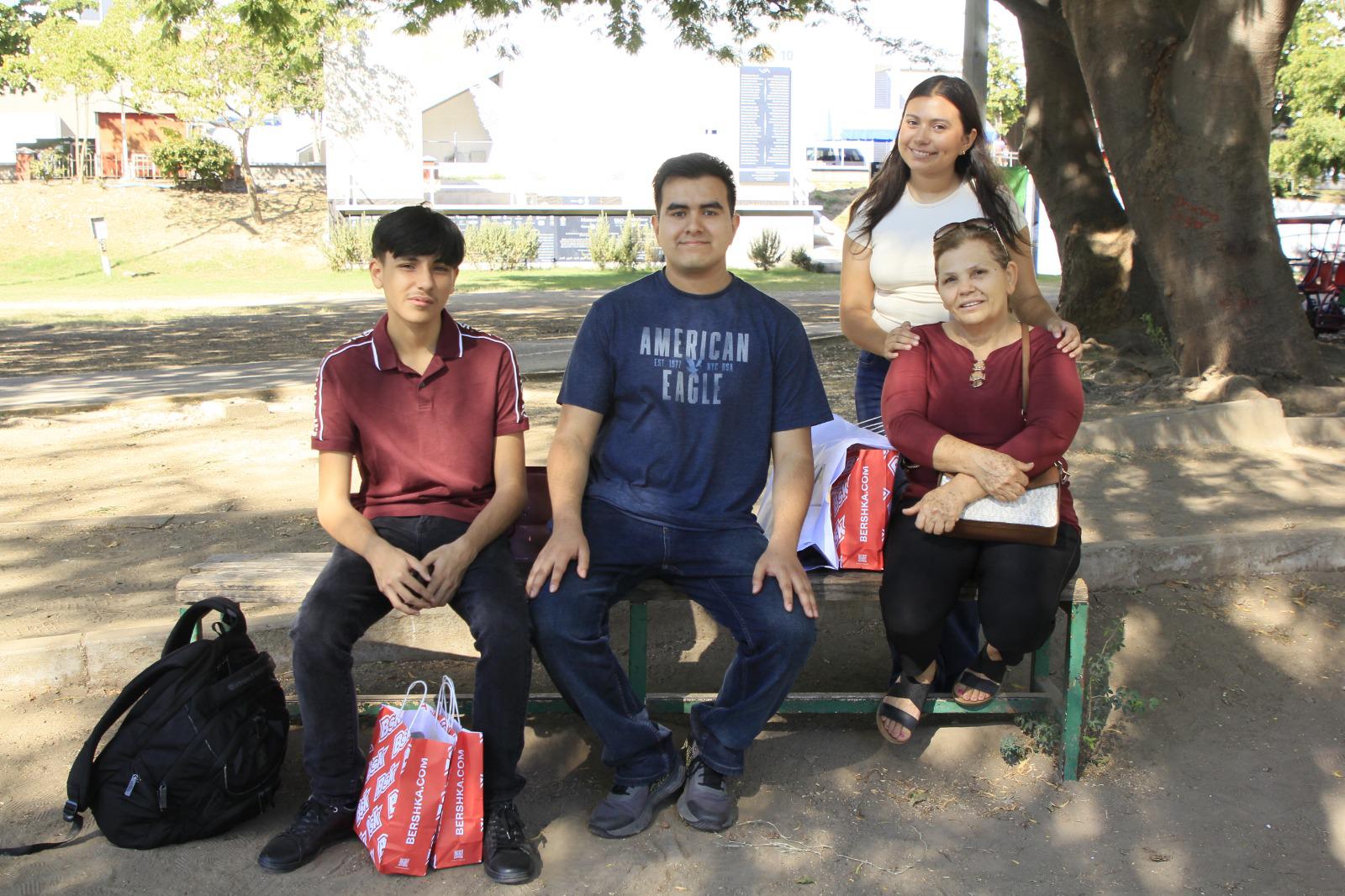 $!Un día después de Navidad, familias visitan el Parque Las Riberas