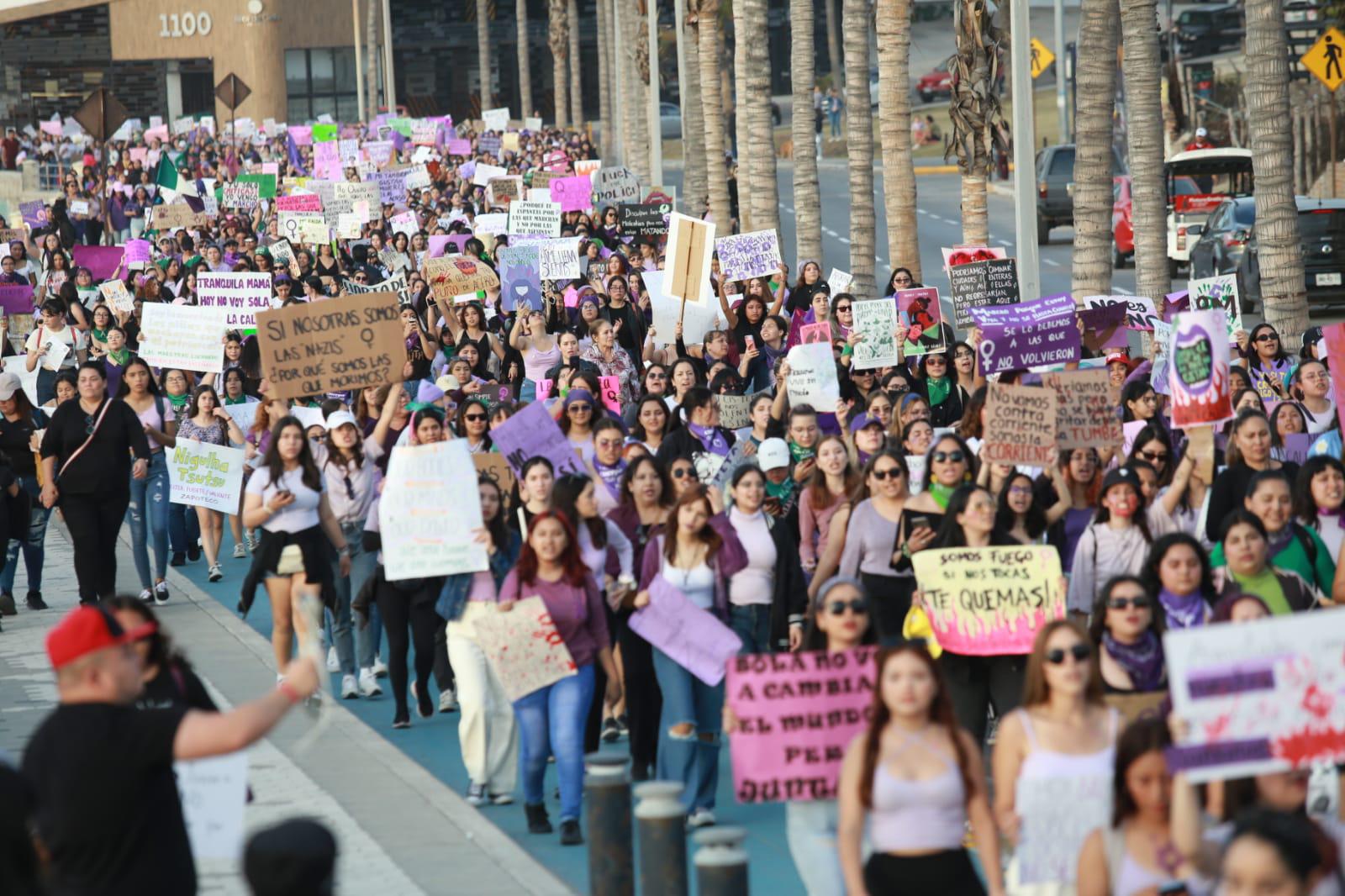 $!En la marcha 8M recuerdan con pase de lista y minuto de ruido a las que ya no pueden alzar la voz