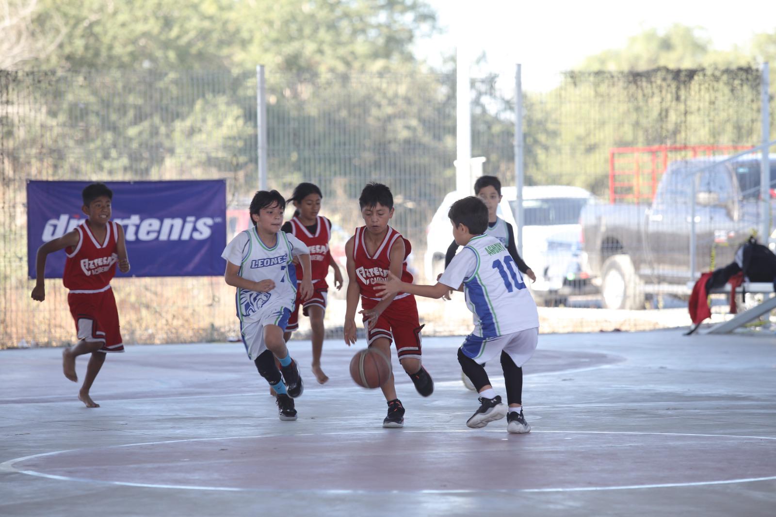 $!Castillo guía al título a Velociraptors en Cobama