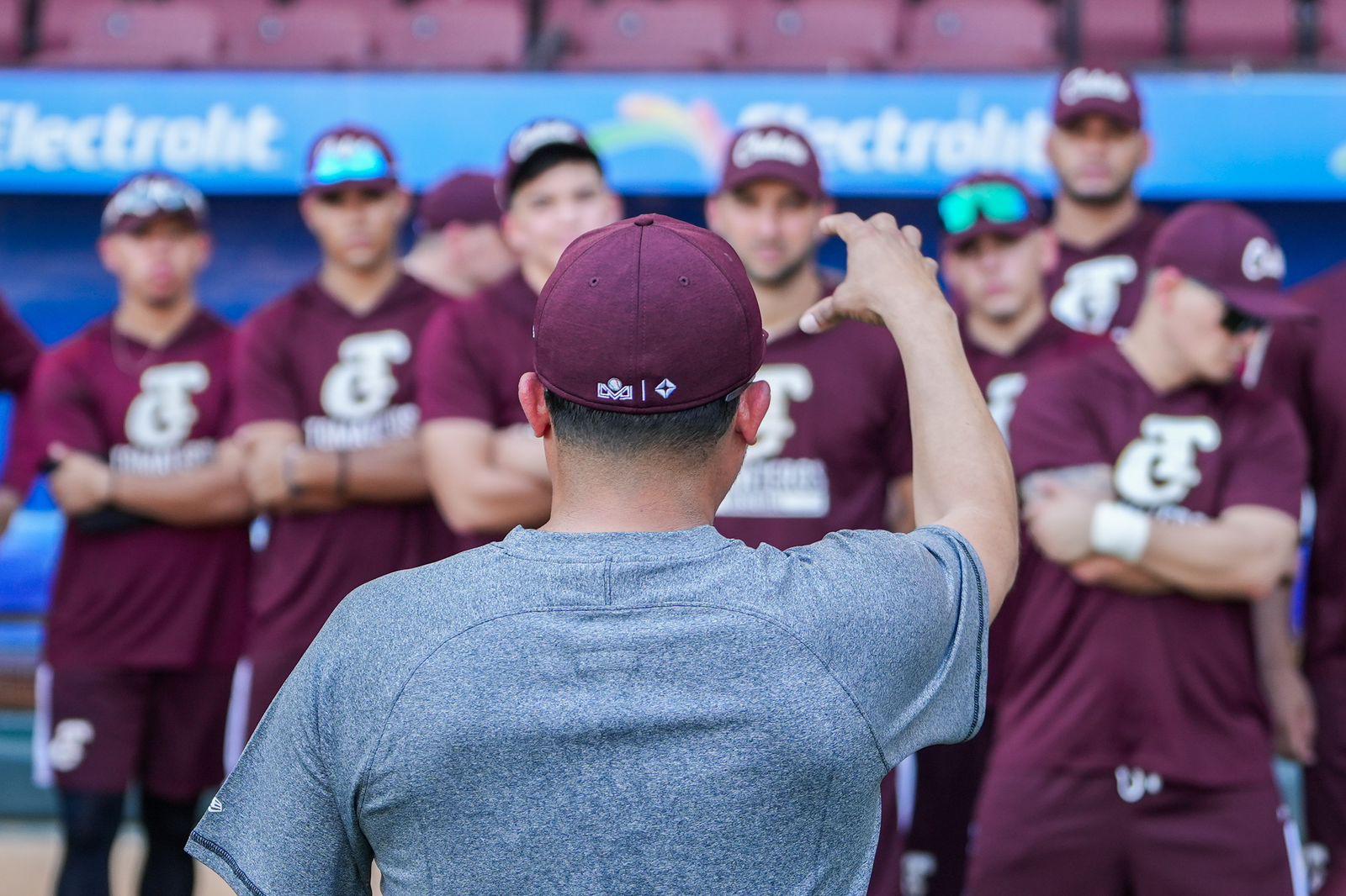 $!Vive Alfredo Amézaga su primer día como mánager de Tomateros de Culiacán