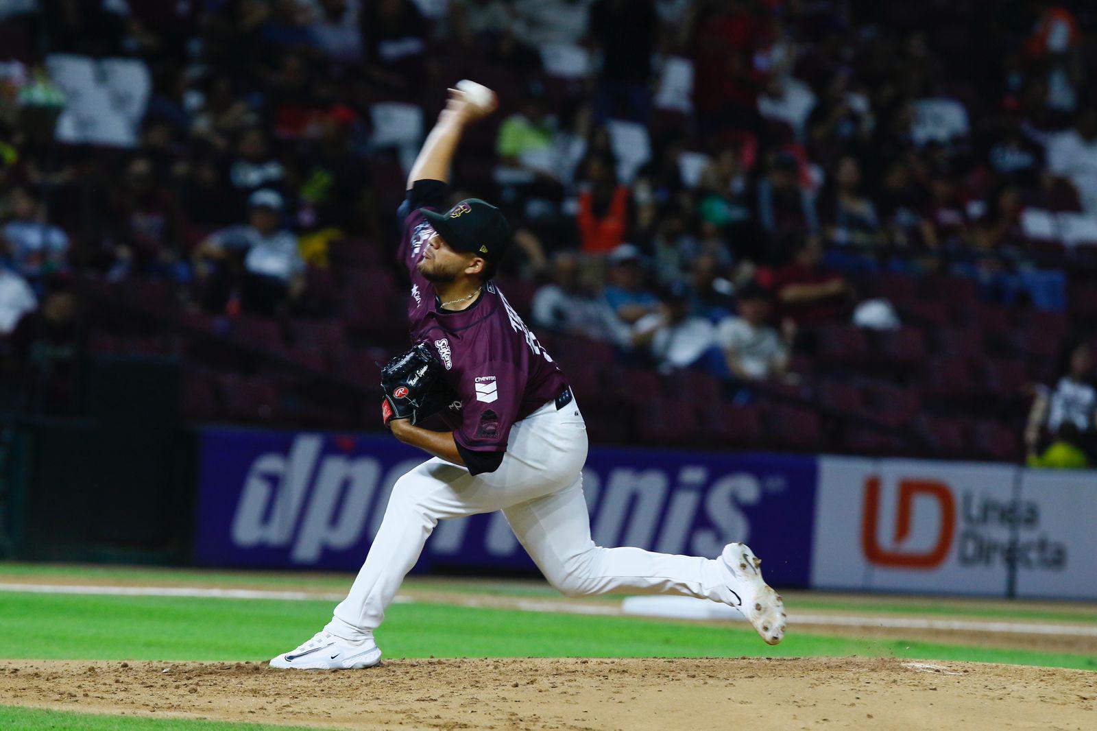 $!Águilas de Mexicali supera a domicilio a Tomateros de Culiacán