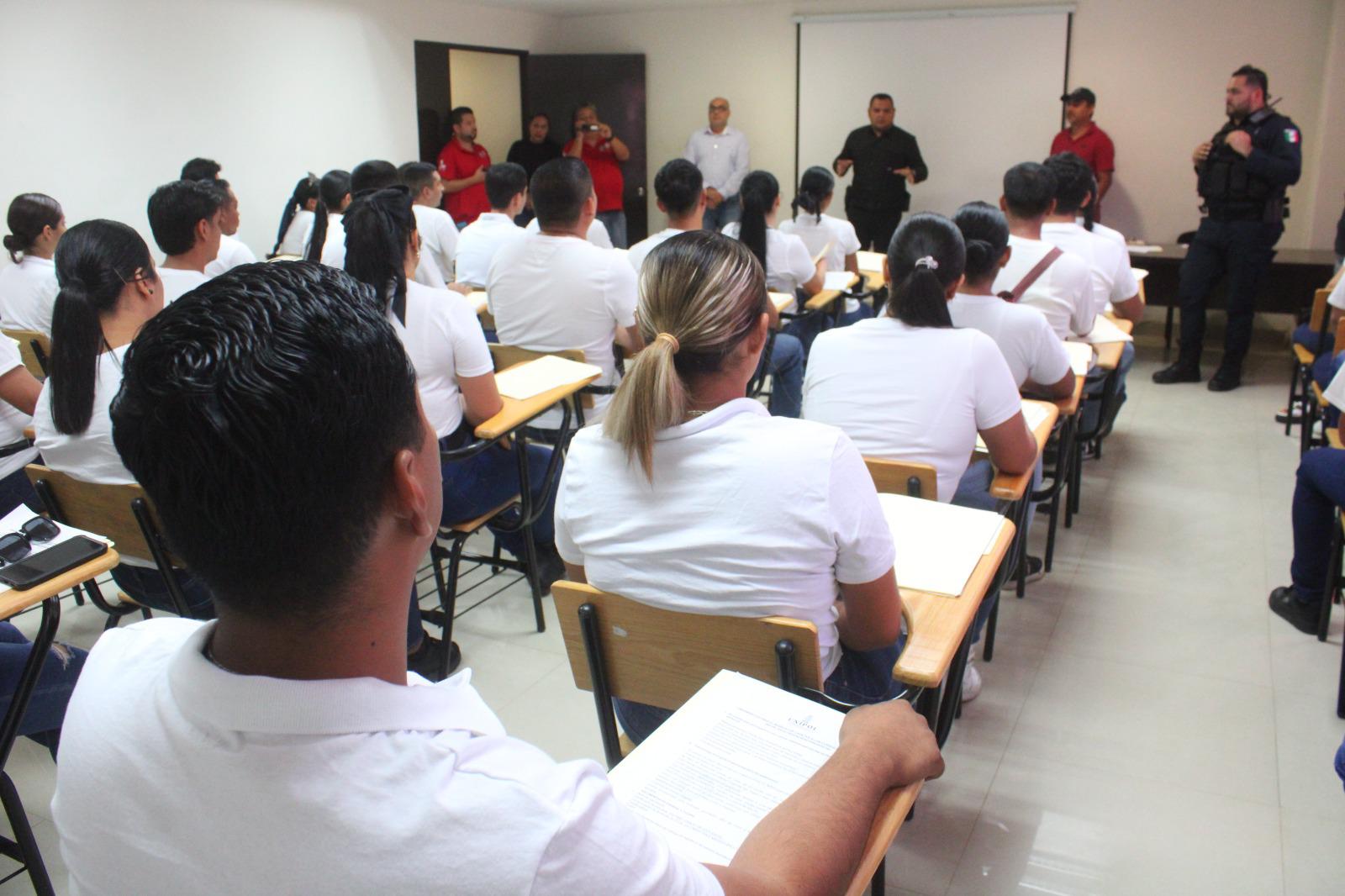 $!Parten 46 nuevos cadetes de Mazatlán a iniciar su formación policial en la Universidad de la Policía