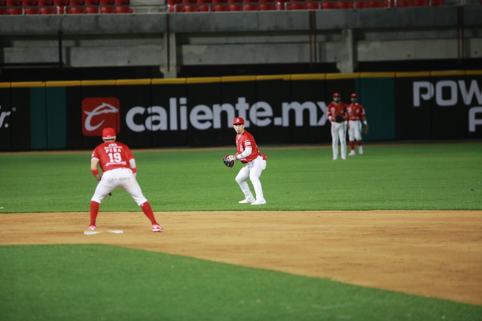 $!Tomateros pinta de guinda el clásico ante Venados