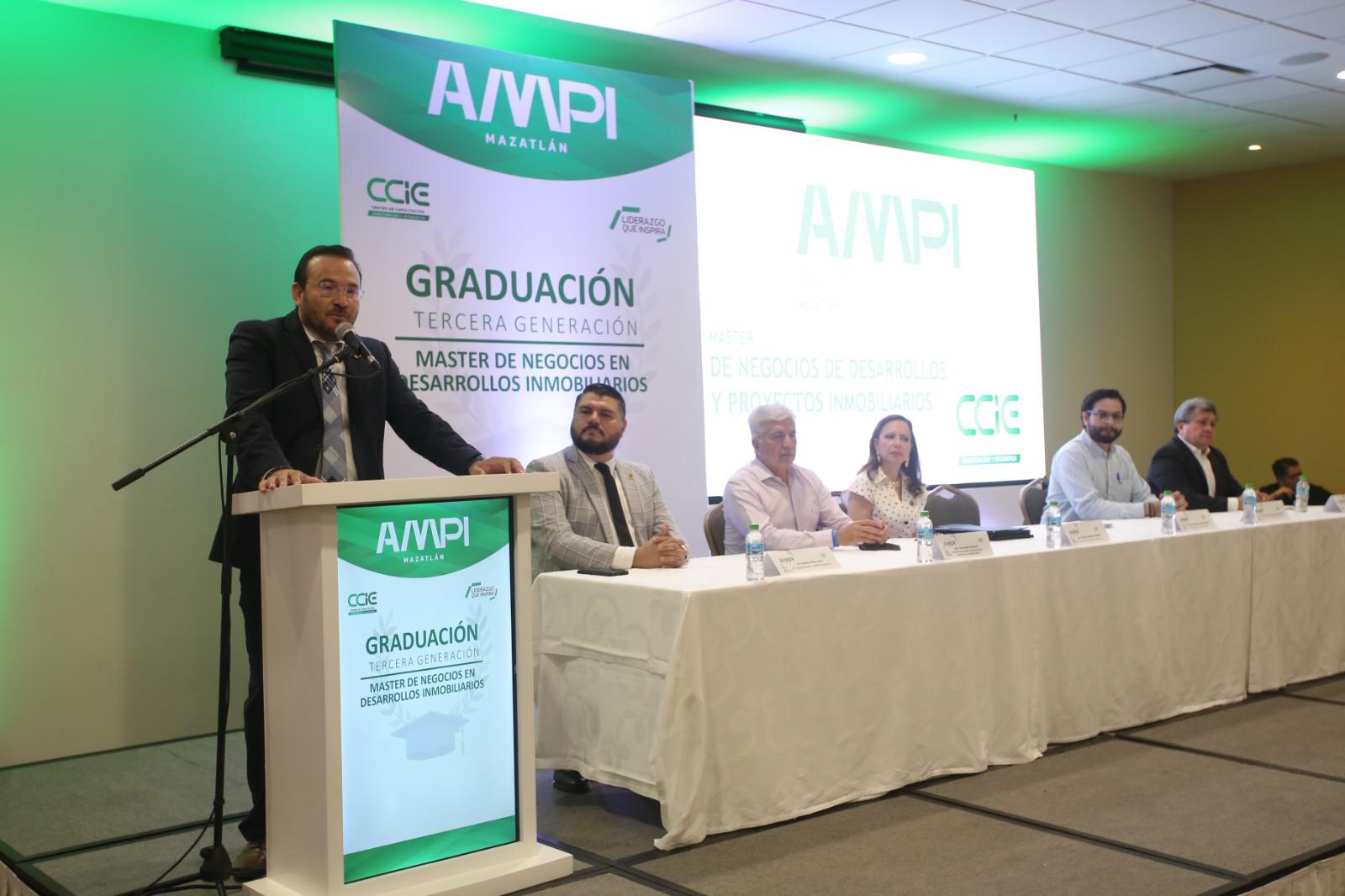 $!AMPI Mazatlán reconoce a nuevos graduados del Máster de Negocios y Desarrollo Inmobiliario