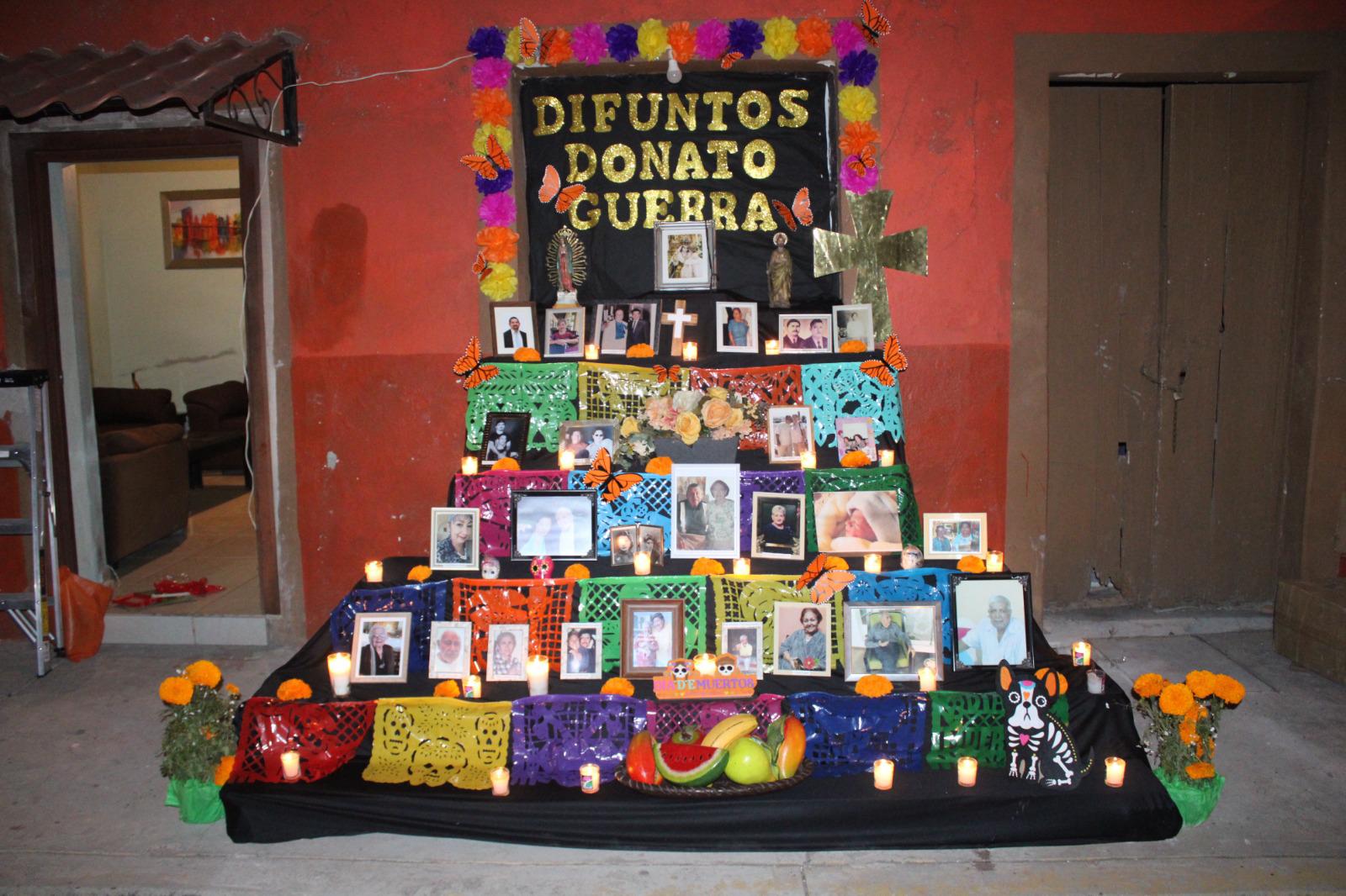 $!Exponen con nostalgia tradicionales altares de muertos en Rosario