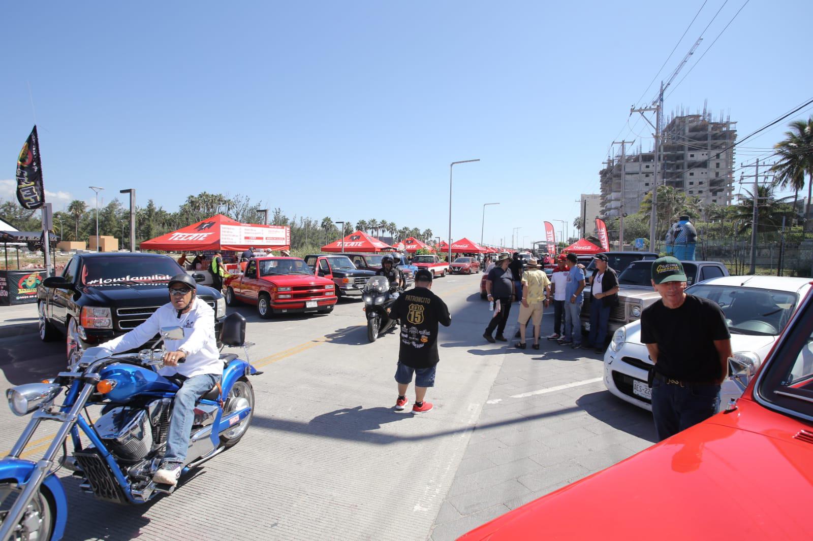 $!Decenas de camionetas y autos se exhiben en la Ruta 15 Fest, en Mazatlán