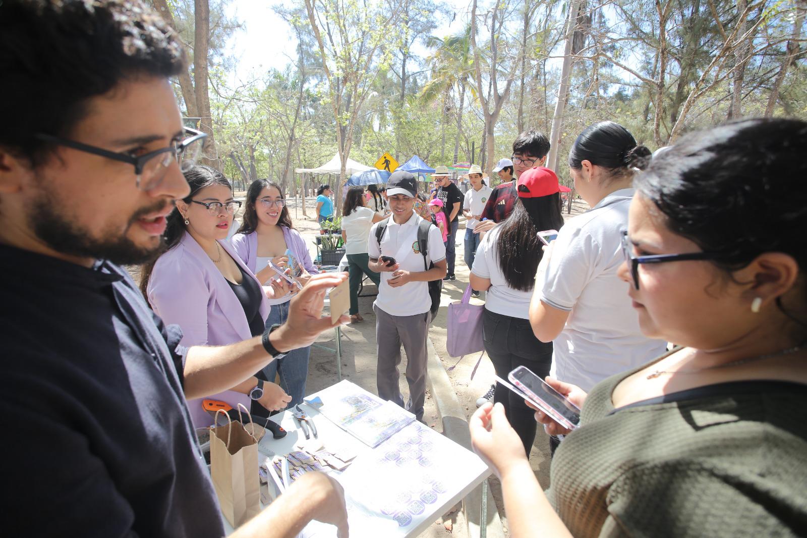 $!Celebra Son Playas quinto aniversario con Expo Ambiental, en el Parque Central