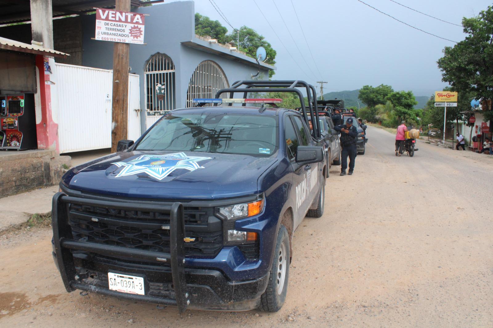 $!Tres detenidos, familias desplazadas y arsenal decomisado deja jornada de violencia en la sierra de Rosario