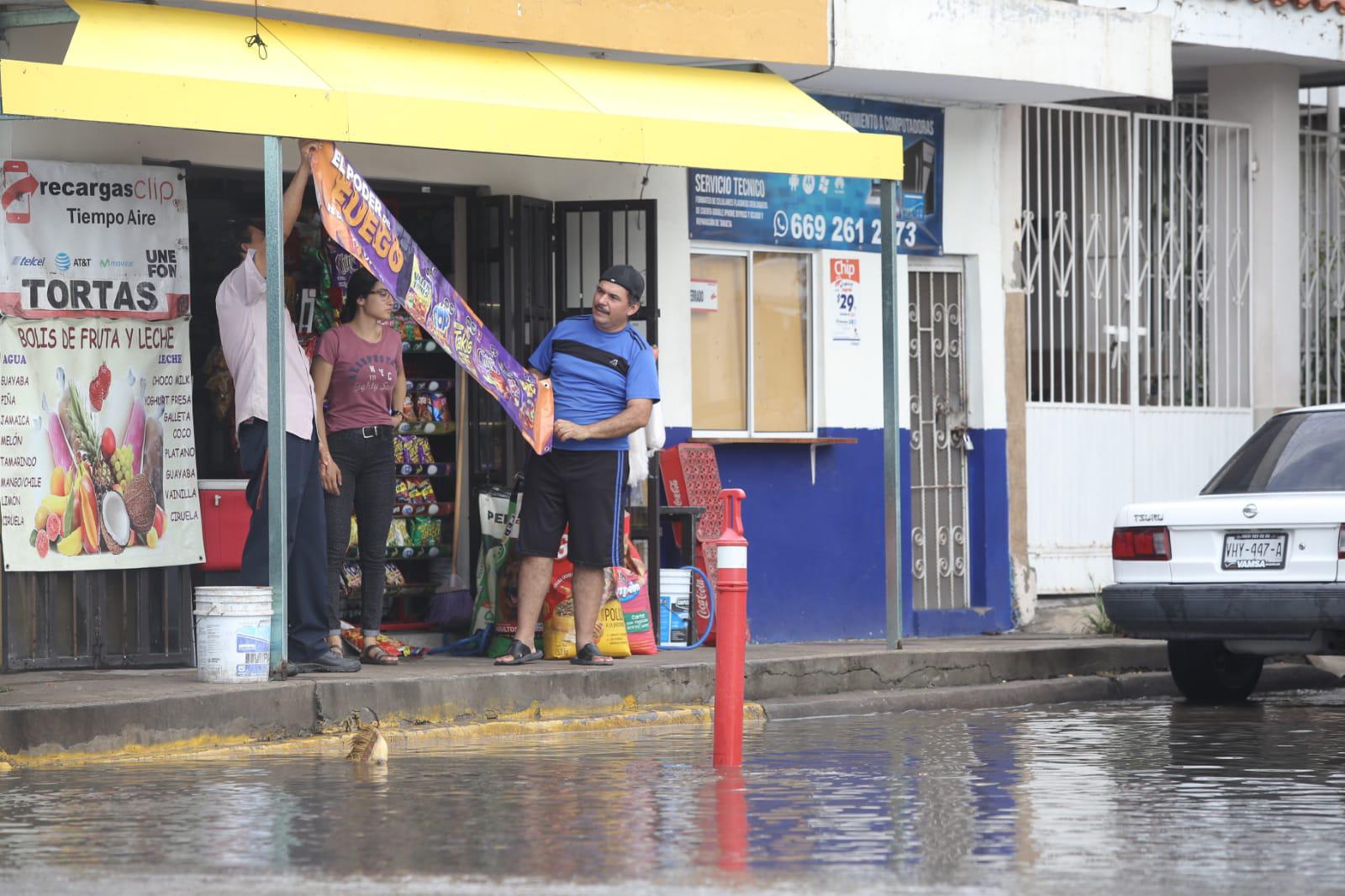 $!Lluvias deja de nuevo zonas encharcadas en diferentes partes de Mazatlán