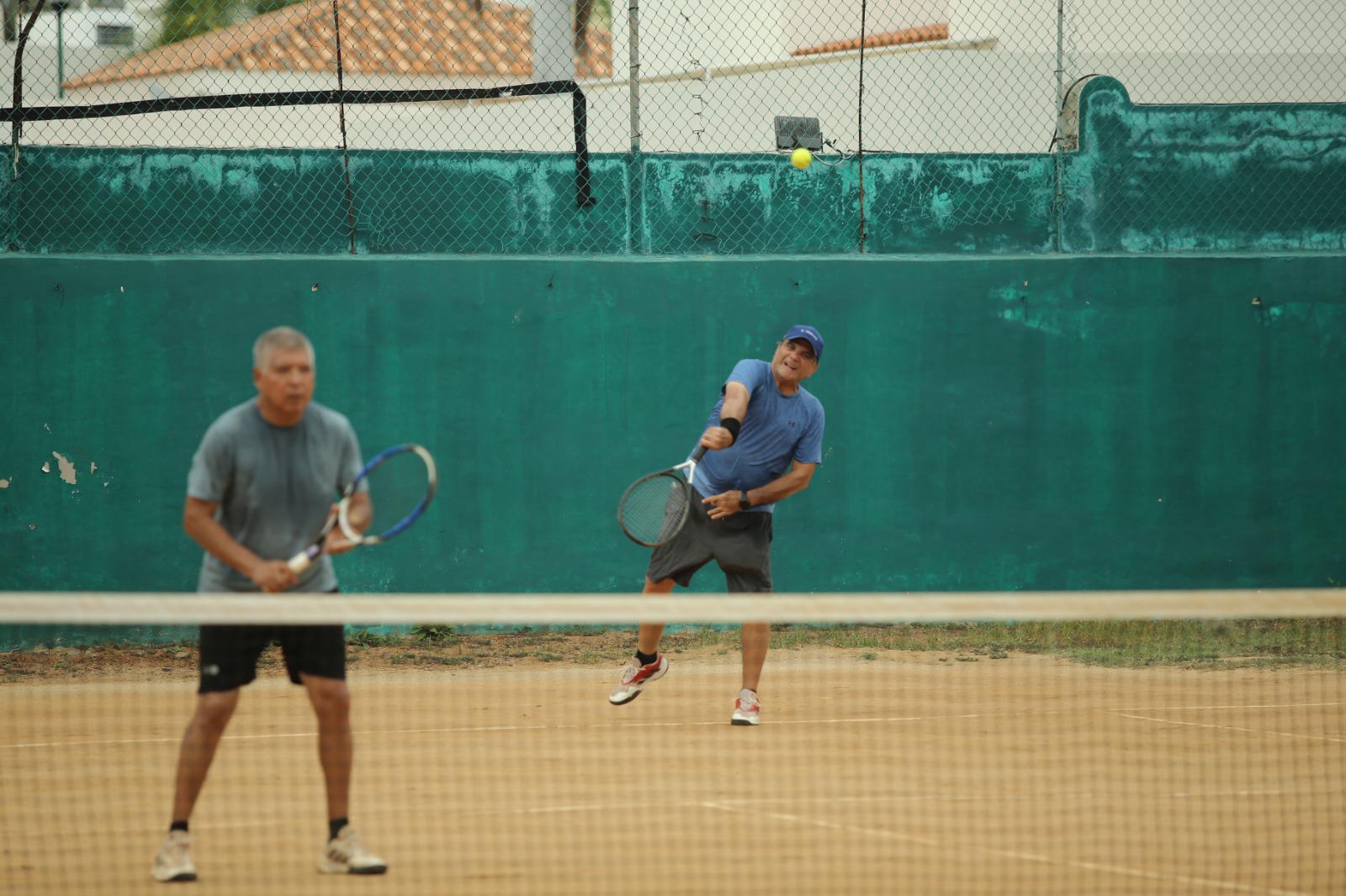 $!Jugarán el todo por el todo en busca de la gran final del Torneo de Tenis de Dobles en Racquet Club Las Gaviotas