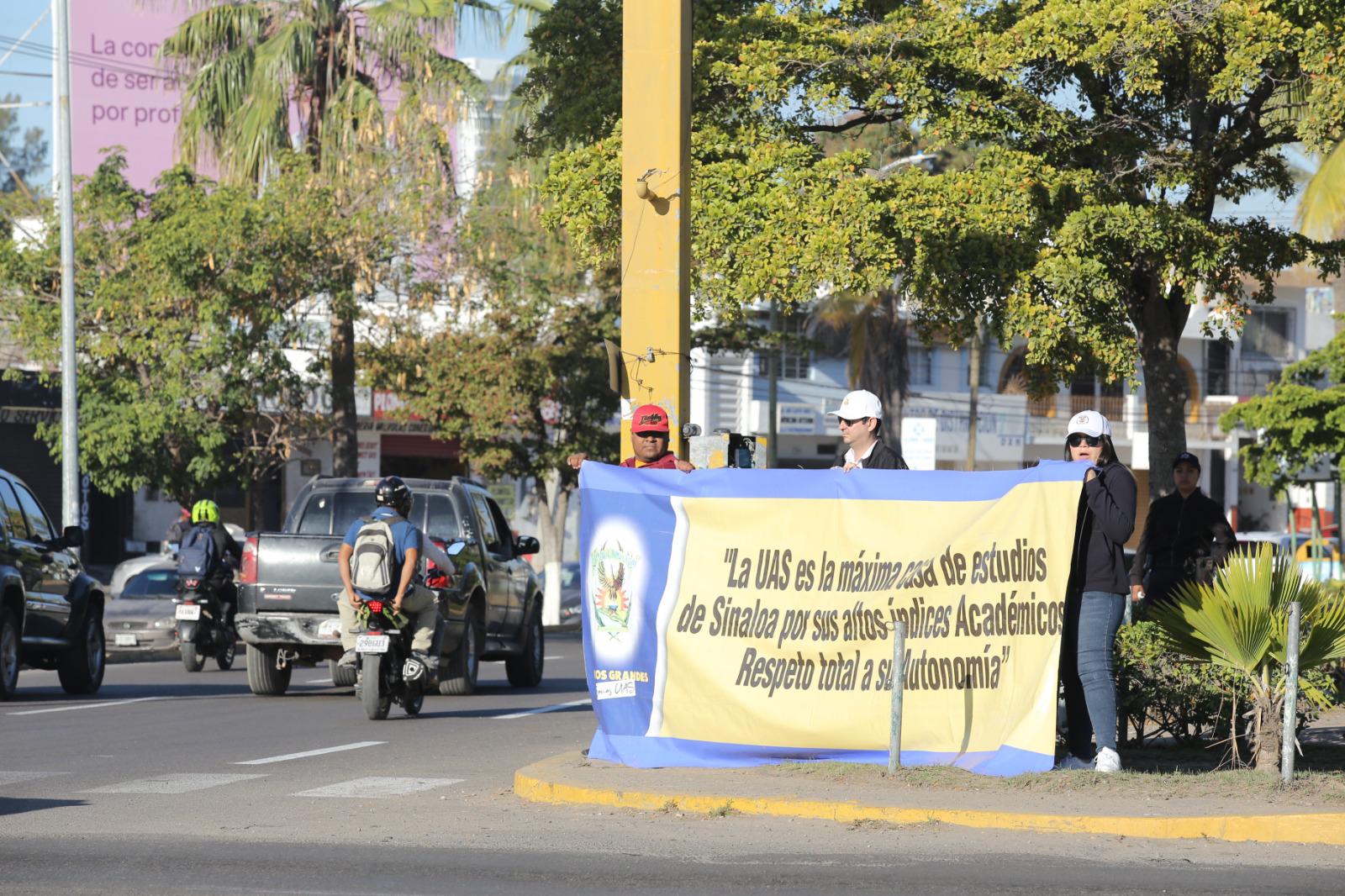 $!Comunidad de la UAS en Mazatlán se manifiesta contra el Gobierno del Estado