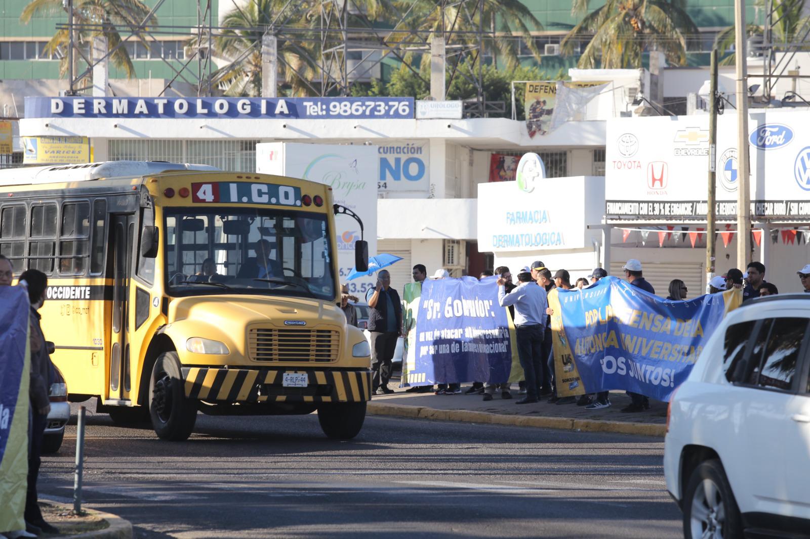 $!Comunidad de la UAS en Mazatlán se manifiesta contra el Gobierno del Estado