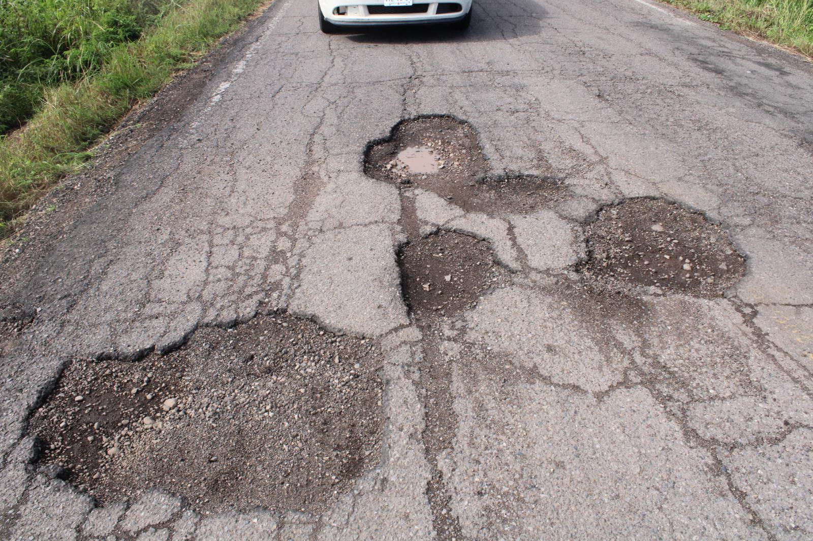 $!Reencarpetado de carreteras estatales en Chametla y Aguaverde se hará hasta el próximo año