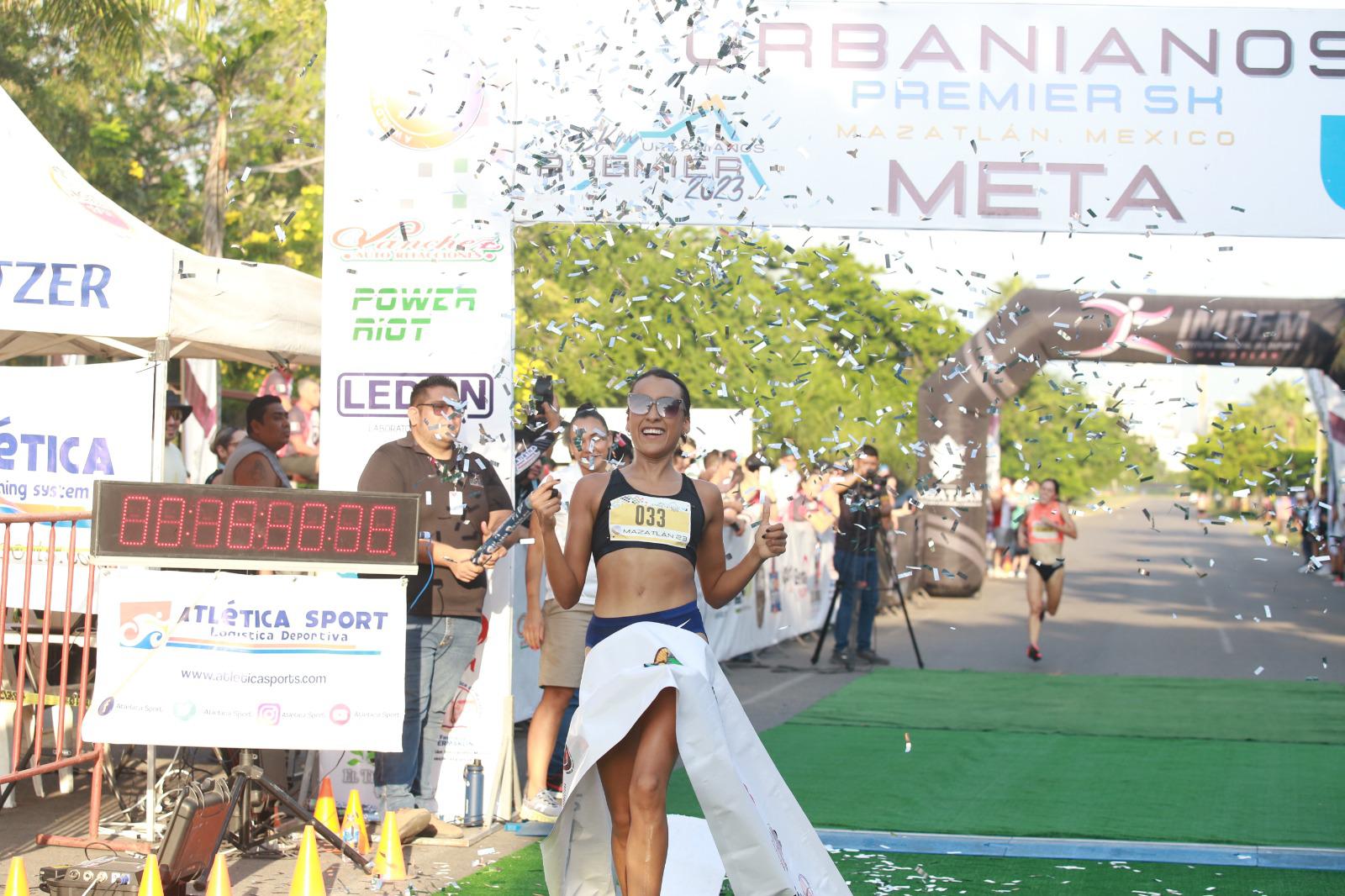 $!Impone Elvia Beatriz Carranco nueva marca en la Carrera 5 KM Urbanianos Premier