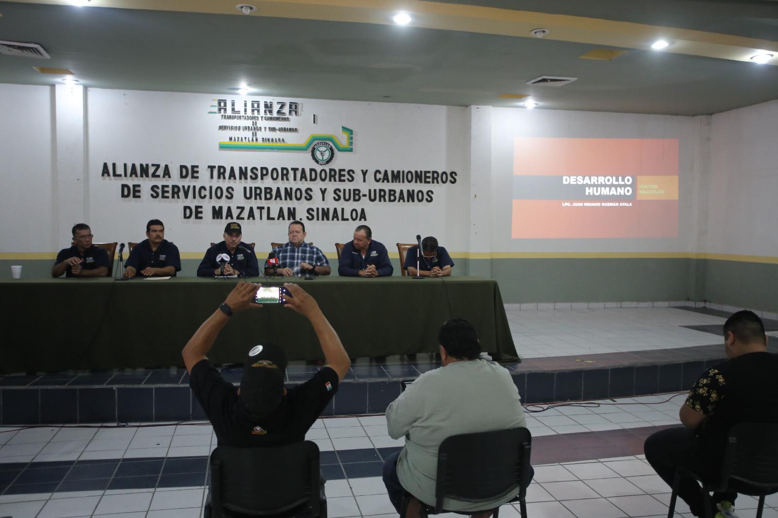 $!Capacita Icatsin a choferes de Alianza de Camiones de Mazatlán para mejorar atención a usuarios